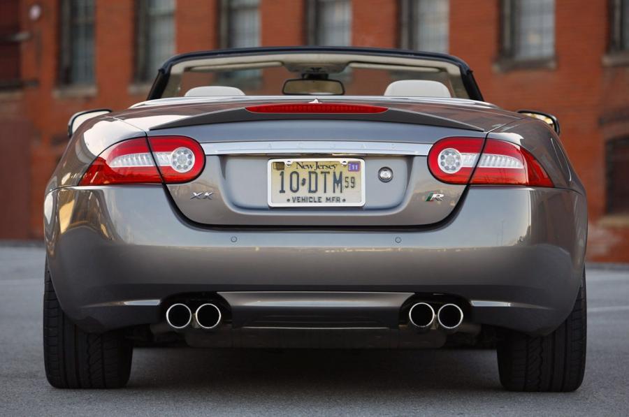  Jaguar XKR Convertible 2011 года  (фото 4 из 42)